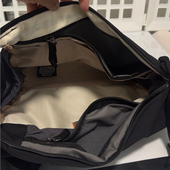 Bellroy Venture Sling 9L Crossbody Bag - Picture 2 of 6